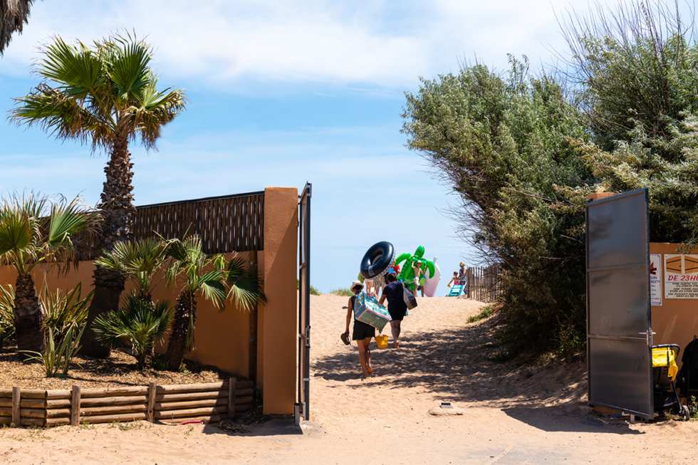 Camping 5* Les Sablons en bord de mer méditerranée, accès direct à la plage