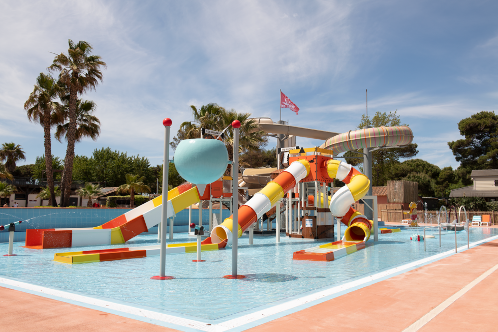5 sterren camping met glijbanen en waterpark aan de Middellandse Zee